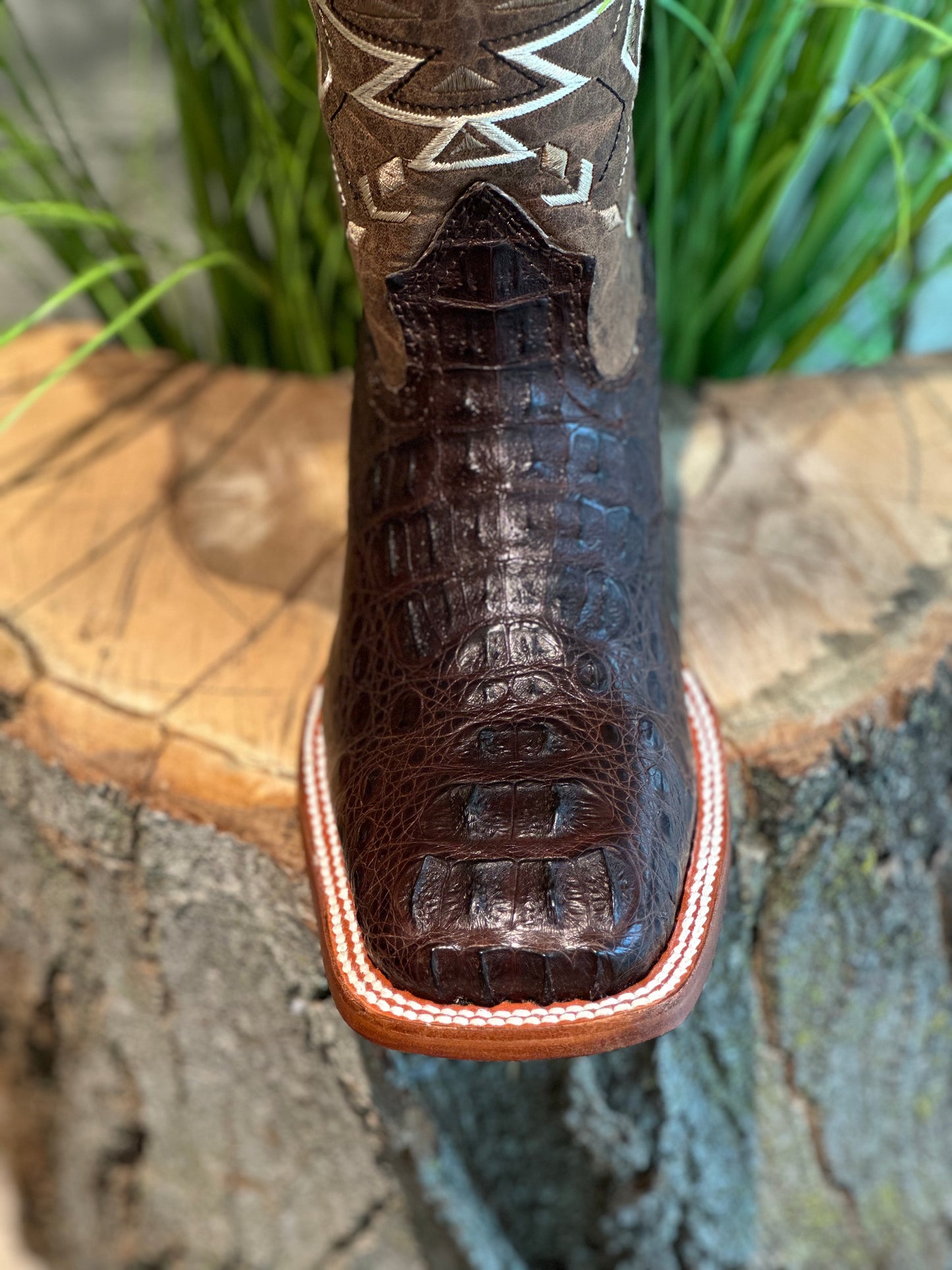 CAIMAN NECK/NUCA BROWN